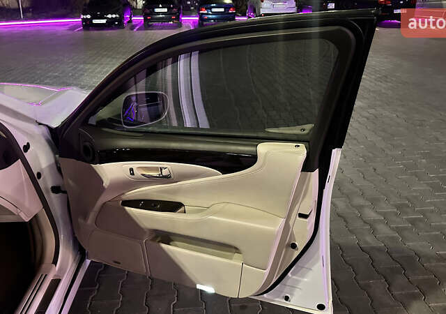 Белый Лексус ЛС, объемом двигателя 4.97 л и пробегом 326 тыс. км за 10900 $, фото 25 на Automoto.ua