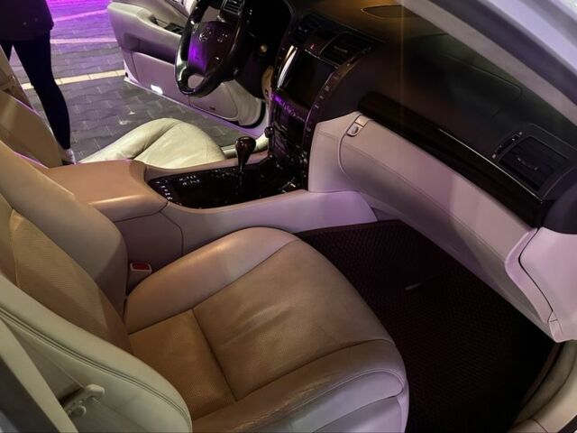 Білий Лексус ЛС, об'ємом двигуна 5 л та пробігом 330 тис. км за 11400 $, фото 16 на Automoto.ua