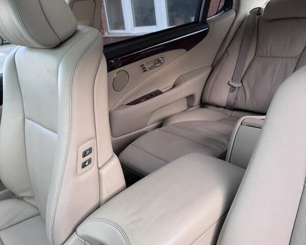 Білий Лексус ЛС, об'ємом двигуна 4.61 л та пробігом 118 тис. км за 15999 $, фото 14 на Automoto.ua