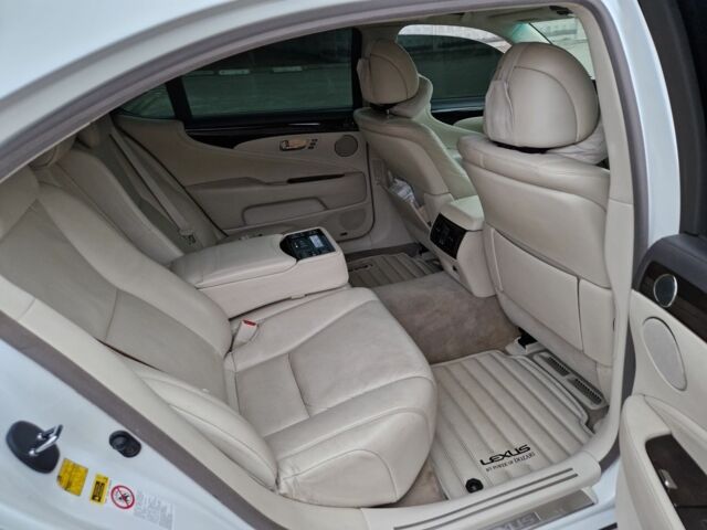 Белый Лексус ЛС, объемом двигателя 5 л и пробегом 190 тыс. км за 11800 $, фото 10 на Automoto.ua