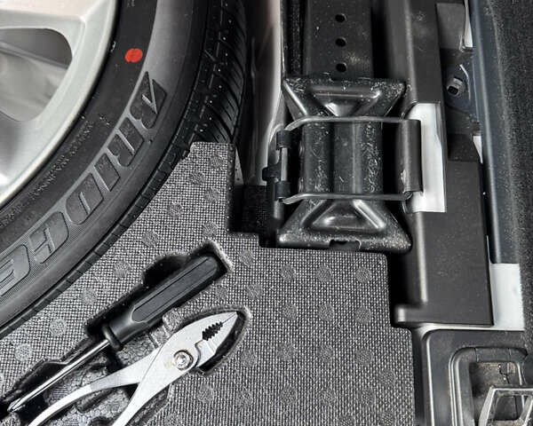 Білий Лексус ЛС, об'ємом двигуна 4.61 л та пробігом 118 тис. км за 15999 $, фото 54 на Automoto.ua