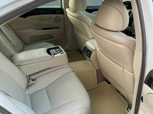 Белый Лексус ЛС, объемом двигателя 4.6 л и пробегом 168 тыс. км за 12000 $, фото 7 на Automoto.ua