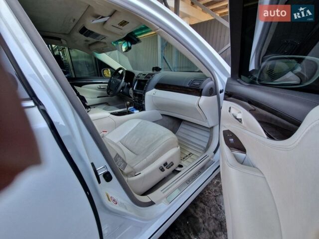 Білий Лексус ЛС, об'ємом двигуна 5 л та пробігом 190 тис. км за 10800 $, фото 16 на Automoto.ua