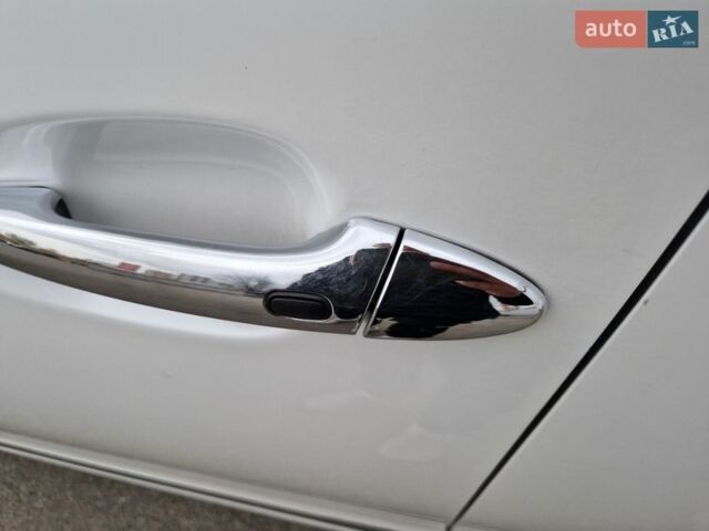 Белый Лексус ЛС, объемом двигателя 5 л и пробегом 190 тыс. км за 10000 $, фото 16 на Automoto.ua