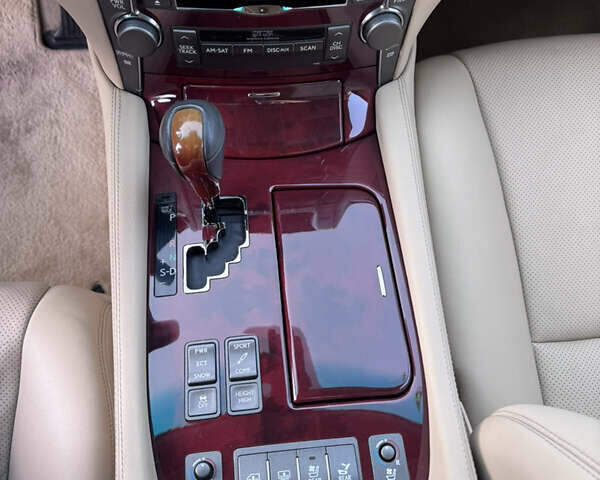 Білий Лексус ЛС, об'ємом двигуна 4.61 л та пробігом 118 тис. км за 15999 $, фото 40 на Automoto.ua