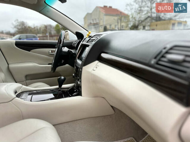 Белый Лексус ЛС, объемом двигателя 4.61 л и пробегом 167 тыс. км за 9999 $, фото 33 на Automoto.ua