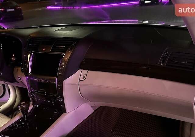 Білий Лексус ЛС, об'ємом двигуна 5 л та пробігом 330 тис. км за 11400 $, фото 16 на Automoto.ua