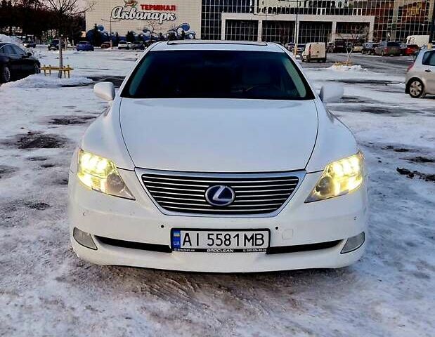 Белый Лексус ЛС, объемом двигателя 5 л и пробегом 180 тыс. км за 15000 $, фото 1 на Automoto.ua