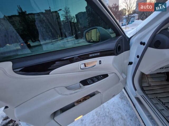 Белый Лексус ЛС, объемом двигателя 5 л и пробегом 180 тыс. км за 15000 $, фото 11 на Automoto.ua