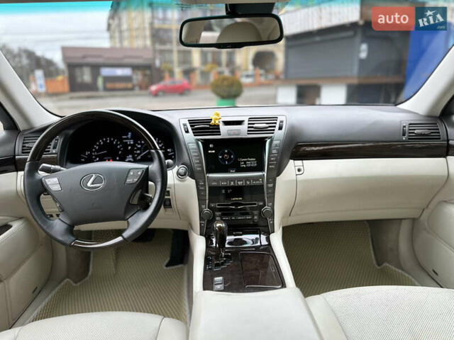 Белый Лексус ЛС, объемом двигателя 4.61 л и пробегом 167 тыс. км за 9999 $, фото 35 на Automoto.ua