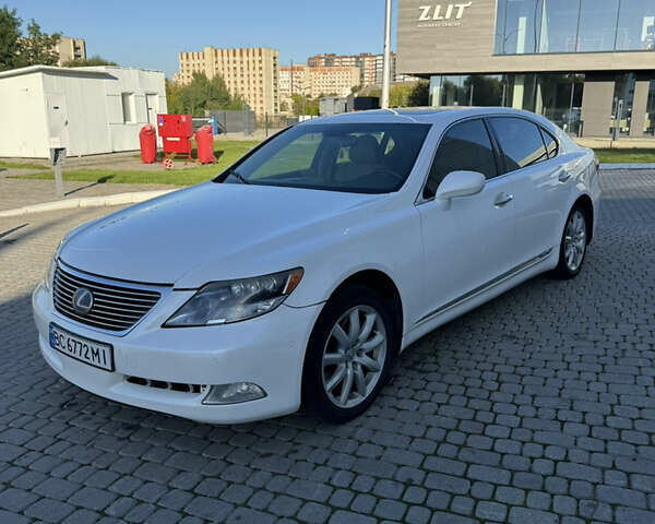 Білий Лексус ЛС, об'ємом двигуна 4.97 л та пробігом 150 тис. км за 9300 $, фото 2 на Automoto.ua