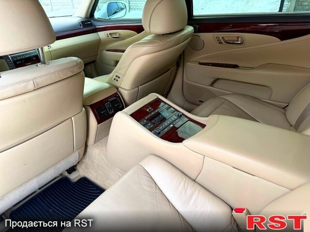 Білий Лексус ЛС, об'ємом двигуна 4.6 л та пробігом 18000 тис. км за 14500 $, фото 8 на Automoto.ua
