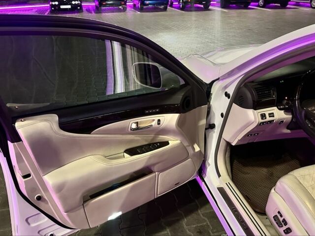 Білий Лексус ЛС, об'ємом двигуна 5 л та пробігом 330 тис. км за 11400 $, фото 9 на Automoto.ua
