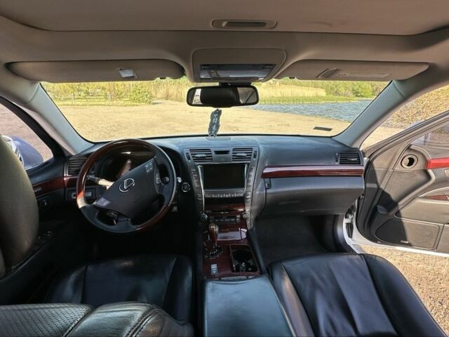 Белый Лексус ЛС, объемом двигателя 4.6 л и пробегом 3 тыс. км за 9700 $, фото 20 на Automoto.ua