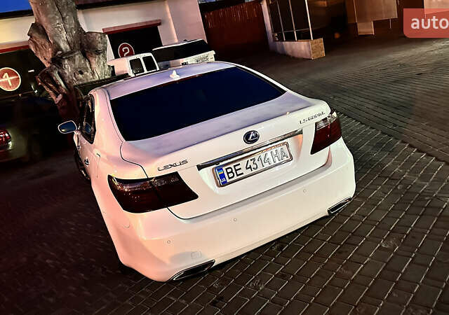 Белый Лексус ЛС, объемом двигателя 4.97 л и пробегом 326 тыс. км за 10900 $, фото 13 на Automoto.ua