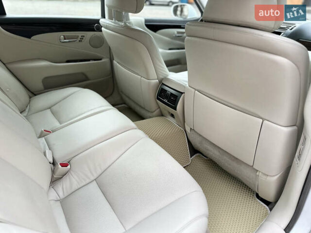 Белый Лексус ЛС, объемом двигателя 4.61 л и пробегом 167 тыс. км за 9999 $, фото 24 на Automoto.ua