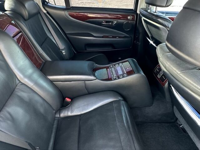 Белый Лексус ЛС, объемом двигателя 4.6 л и пробегом 3 тыс. км за 9700 $, фото 8 на Automoto.ua