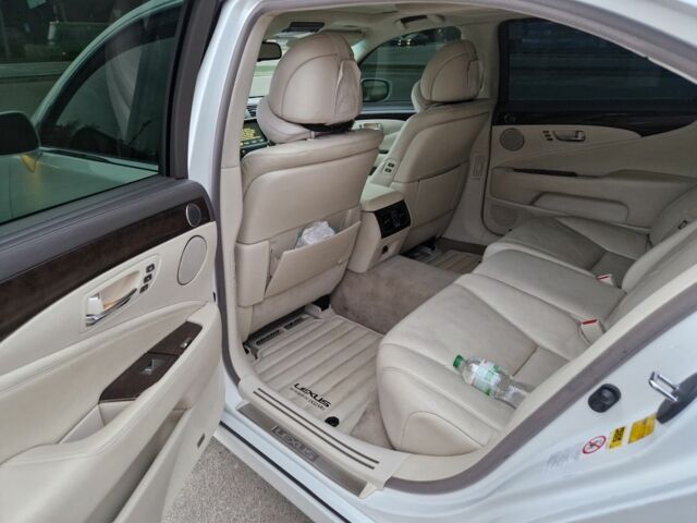 Белый Лексус ЛС, объемом двигателя 5 л и пробегом 190 тыс. км за 11800 $, фото 12 на Automoto.ua