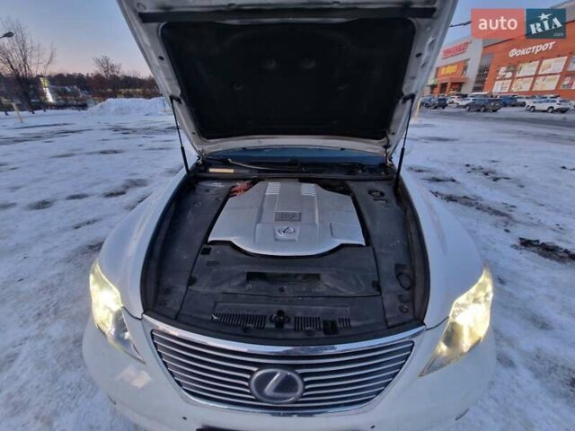 Белый Лексус ЛС, объемом двигателя 5 л и пробегом 180 тыс. км за 15000 $, фото 22 на Automoto.ua