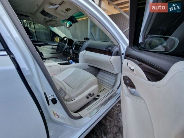 Білий Лексус ЛС, об'ємом двигуна 5 л та пробігом 190 тис. км за 10800 $, фото 15 на Automoto.ua