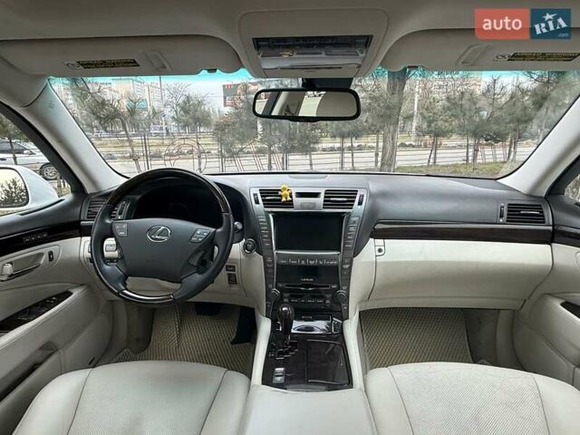 Білий Лексус ЛС, об'ємом двигуна 4.61 л та пробігом 160 тис. км за 11300 $, фото 14 на Automoto.ua