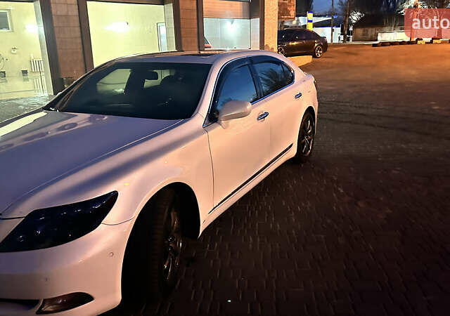 Белый Лексус ЛС, объемом двигателя 4.97 л и пробегом 326 тыс. км за 10900 $, фото 20 на Automoto.ua