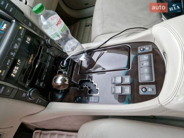 Белый Лексус ЛС, объемом двигателя 5 л и пробегом 190 тыс. км за 10000 $, фото 12 на Automoto.ua