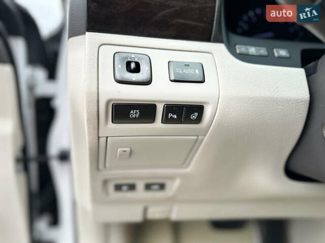 Белый Лексус ЛС, объемом двигателя 4.61 л и пробегом 167 тыс. км за 9999 $, фото 43 на Automoto.ua