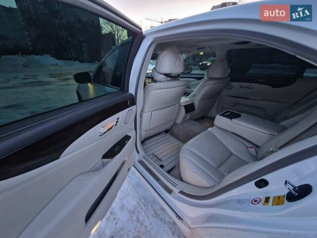 Белый Лексус ЛС, объемом двигателя 5 л и пробегом 180 тыс. км за 15000 $, фото 15 на Automoto.ua