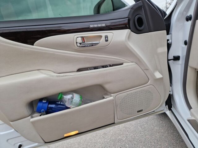 Белый Лексус ЛС, объемом двигателя 5 л и пробегом 190 тыс. км за 11800 $, фото 16 на Automoto.ua