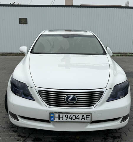 Білий Лексус ЛС, об'ємом двигуна 4.97 л та пробігом 320 тис. км за 12500 $, фото 1 на Automoto.ua