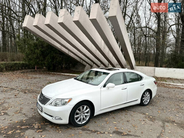 Белый Лексус ЛС, объемом двигателя 4.61 л и пробегом 167 тыс. км за 9999 $, фото 13 на Automoto.ua