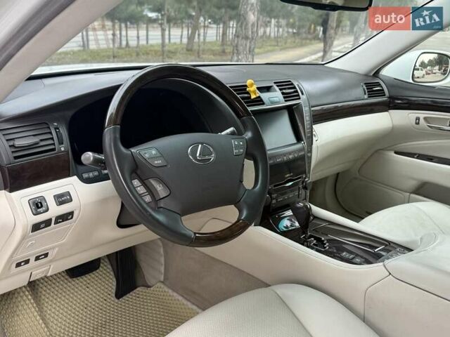 Білий Лексус ЛС, об'ємом двигуна 4.61 л та пробігом 160 тис. км за 11300 $, фото 20 на Automoto.ua