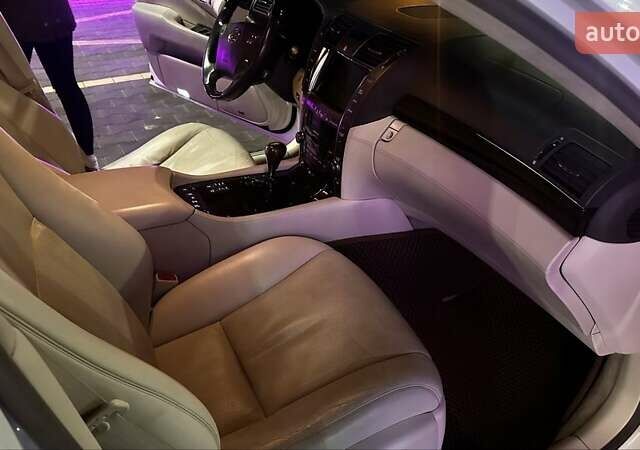 Білий Лексус ЛС, об'ємом двигуна 5 л та пробігом 330 тис. км за 11400 $, фото 15 на Automoto.ua