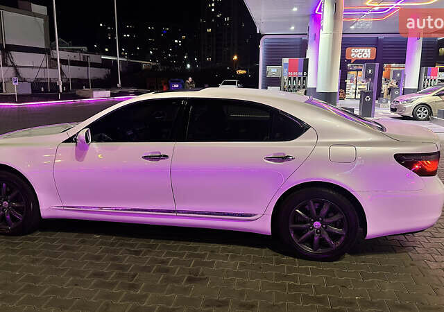 Белый Лексус ЛС, объемом двигателя 4.97 л и пробегом 326 тыс. км за 10900 $, фото 3 на Automoto.ua