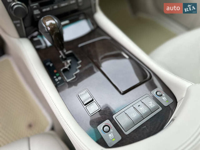 Белый Лексус ЛС, объемом двигателя 4.61 л и пробегом 167 тыс. км за 9999 $, фото 41 на Automoto.ua