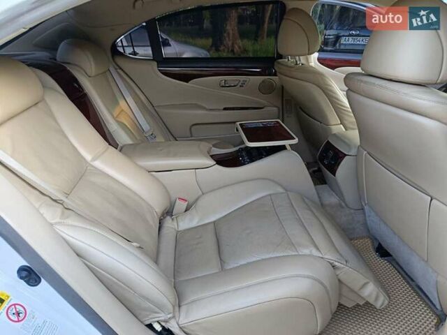 Белый Лексус ЛС, объемом двигателя 4.61 л и пробегом 204 тыс. км за 8499 $, фото 12 на Automoto.ua