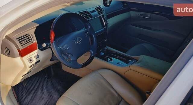 Білий Лексус ЛС, об'ємом двигуна 4.61 л та пробігом 212 тис. км за 11500 $, фото 6 на Automoto.ua