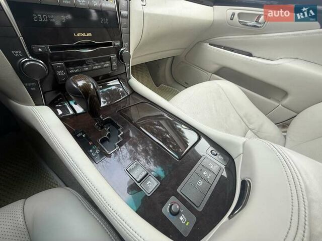 Білий Лексус ЛС, об'ємом двигуна 4.61 л та пробігом 160 тис. км за 11300 $, фото 24 на Automoto.ua