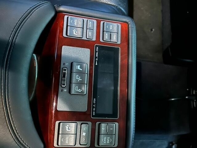 Белый Лексус ЛС, объемом двигателя 4.61 л и пробегом 190 тыс. км за 11500 $, фото 17 на Automoto.ua
