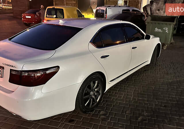 Белый Лексус ЛС, объемом двигателя 4.97 л и пробегом 326 тыс. км за 10900 $, фото 12 на Automoto.ua