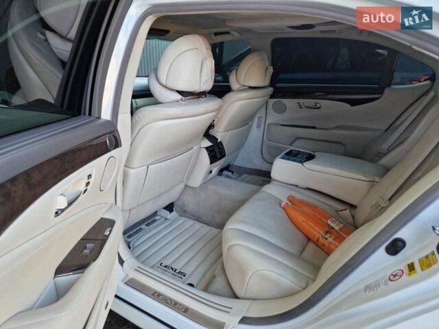 Белый Лексус ЛС, объемом двигателя 5 л и пробегом 190 тыс. км за 12250 $, фото 22 на Automoto.ua