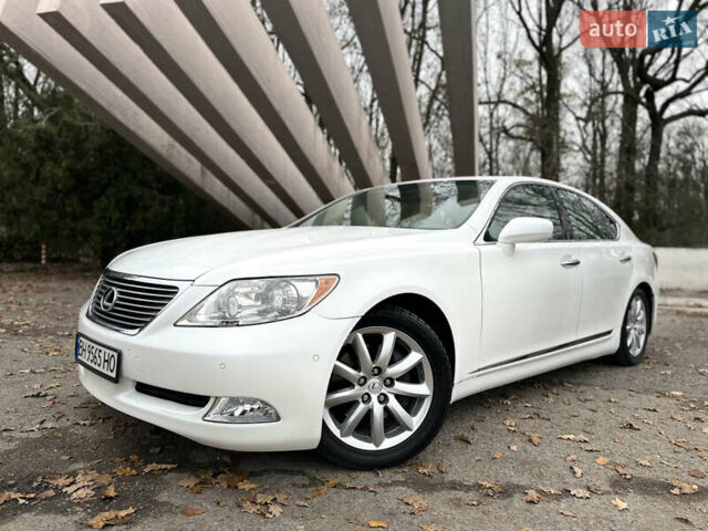 Белый Лексус ЛС, объемом двигателя 4.61 л и пробегом 167 тыс. км за 9999 $, фото 4 на Automoto.ua