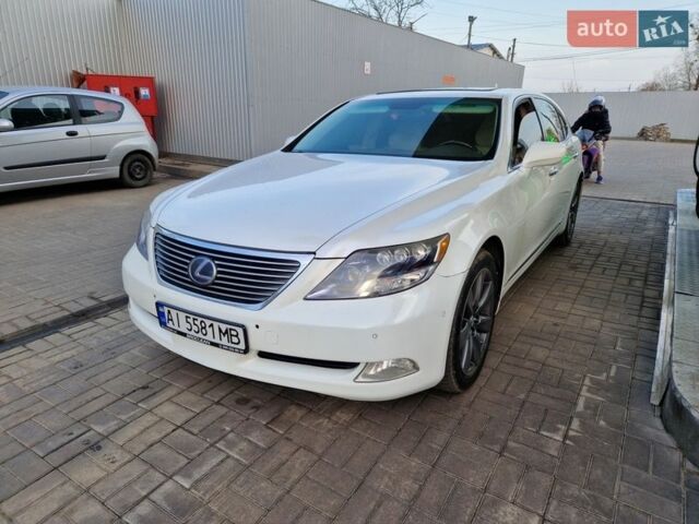 Белый Лексус ЛС, объемом двигателя 5 л и пробегом 190 тыс. км за 10000 $, фото 9 на Automoto.ua