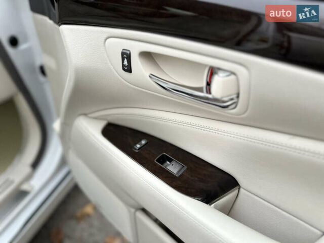 Белый Лексус ЛС, объемом двигателя 4.61 л и пробегом 167 тыс. км за 9999 $, фото 29 на Automoto.ua