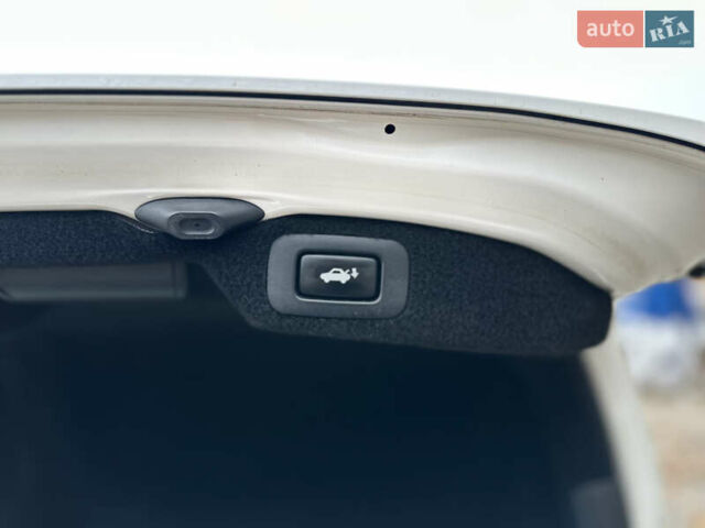 Белый Лексус ЛС, объемом двигателя 4.61 л и пробегом 167 тыс. км за 9999 $, фото 20 на Automoto.ua