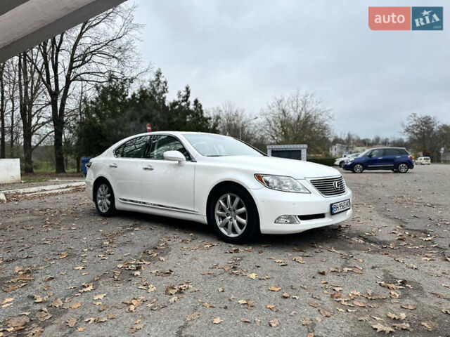 Белый Лексус ЛС, объемом двигателя 4.61 л и пробегом 167 тыс. км за 9999 $, фото 8 на Automoto.ua