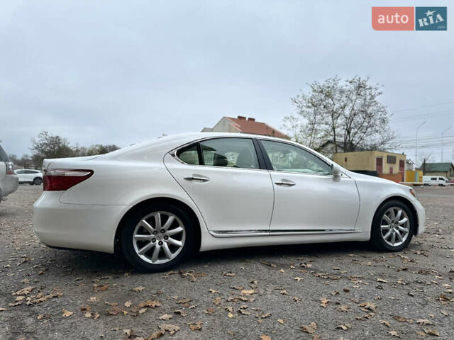 Белый Лексус ЛС, объемом двигателя 4.61 л и пробегом 167 тыс. км за 9999 $, фото 9 на Automoto.ua