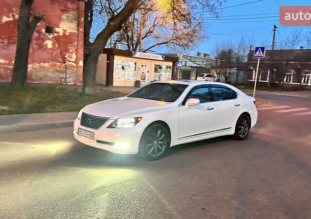 Белый Лексус ЛС, объемом двигателя 4.97 л и пробегом 326 тыс. км за 10900 $, фото 14 на Automoto.ua