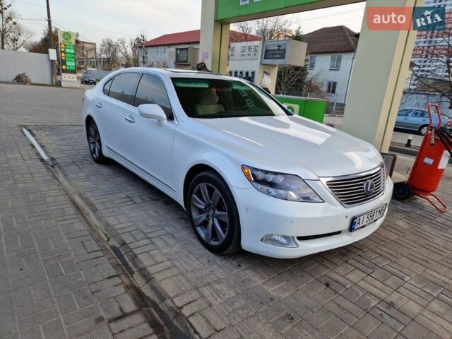Белый Лексус ЛС, объемом двигателя 5 л и пробегом 190 тыс. км за 10000 $, фото 1 на Automoto.ua
